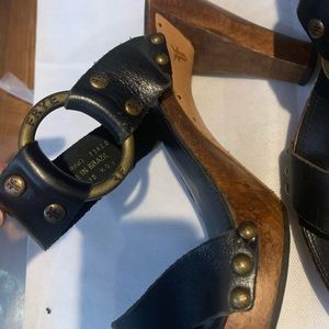 Frye Sofia Ring Wooden Studded Blk Leather Heel 10